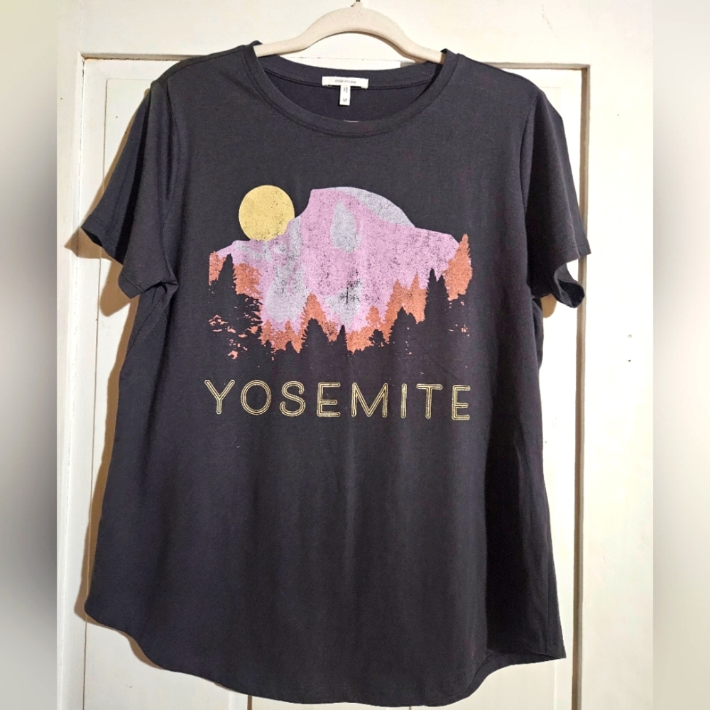 BRAND NEW Maurices Womens Size M Graphic Tee